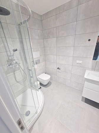 Fasādes māja, renovēta māja, slēgts pagalms, iežogota teritorija, vieta automašīnai, ieeja Rīga - foto 16