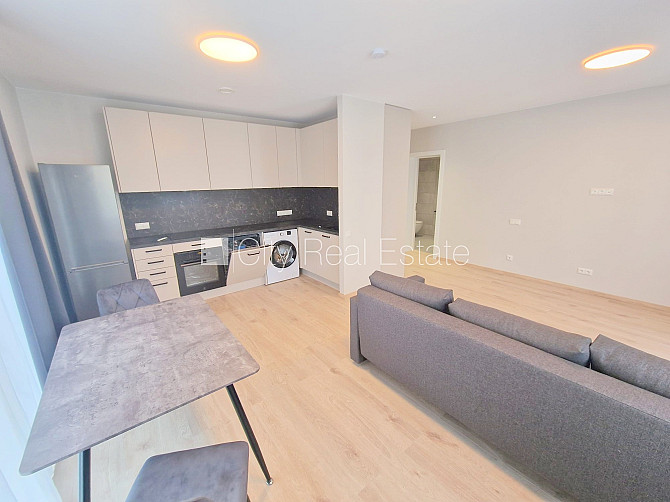 Fasādes māja, renovēta māja, slēgts pagalms, iežogota teritorija, vieta automašīnai, ieeja Rīga - foto 1