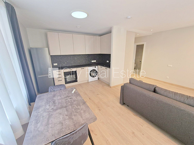 Fasādes māja, renovēta māja, slēgts pagalms, iežogota teritorija, vieta automašīnai, ieeja Rīga - foto 2