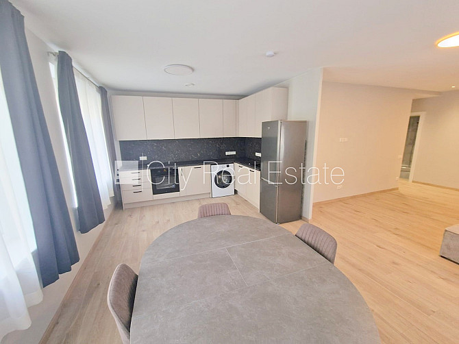 Fasādes māja, renovēta māja, slēgts pagalms, iežogota teritorija, vieta automašīnai, ieeja Rīga - foto 4