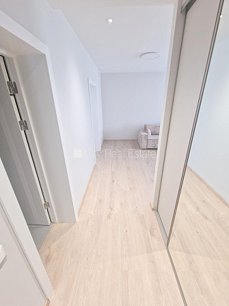 Fasādes māja, renovēta māja, slēgts pagalms, iežogota teritorija, vieta automašīnai, ieeja Rīga - foto 13