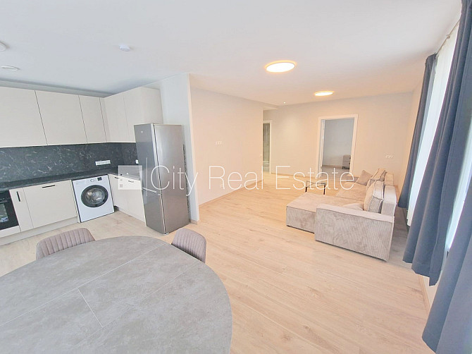 Fasādes māja, renovēta māja, slēgts pagalms, iežogota teritorija, vieta automašīnai, ieeja Rīga - foto 3