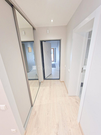 Fasādes māja, renovēta māja, slēgts pagalms, iežogota teritorija, vieta automašīnai, ieeja Rīga - foto 17