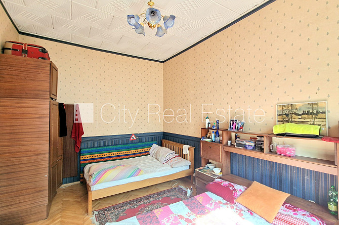 Fasādes māja, ieeja no pagalma, kāpņu telpa pēc kosmētiskā remonta, logi vērsti mājas Rīga - foto 5