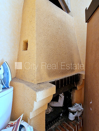 Fasādes māja, ieeja no pagalma, kāpņu telpa pēc kosmētiskā remonta, logi vērsti mājas Rīga - foto 7