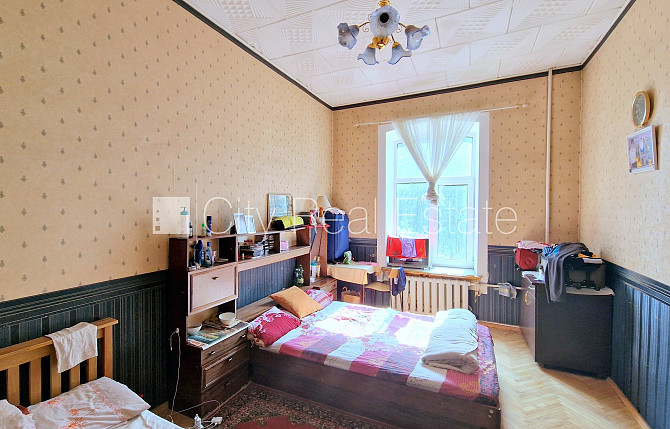 Fasādes māja, ieeja no pagalma, kāpņu telpa pēc kosmētiskā remonta, logi vērsti mājas Rīga - foto 3