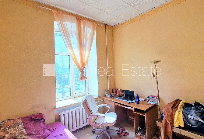 Fasādes māja, ieeja no pagalma, kāpņu telpa pēc kosmētiskā remonta, logi vērsti mājas Rīga - foto 1