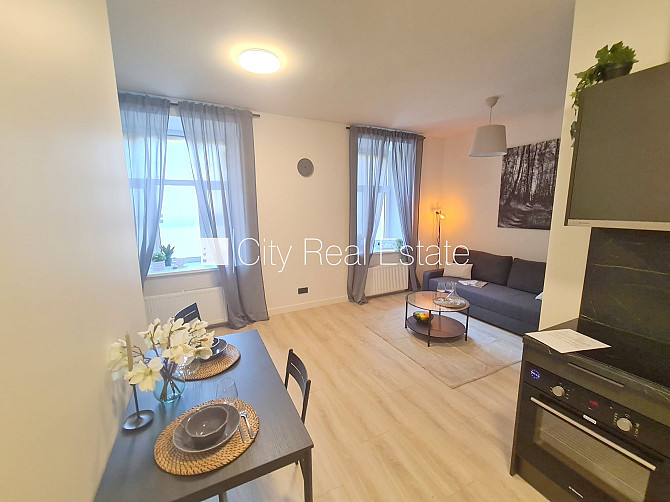 Fasādes māja, renovēta māja, slēgts pagalms, ieeja no ielas un pagalma, kāpņu telpa pēc Rīga - foto 8