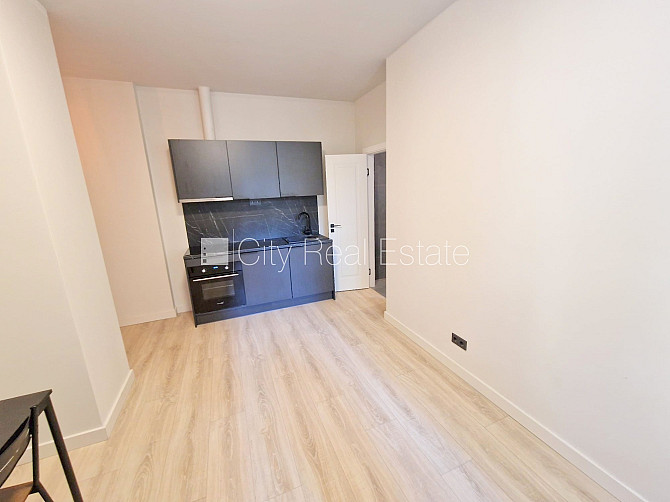 Fasādes māja, renovēta māja, slēgts pagalms, ieeja no ielas, ir lifts, kāpņu telpa pēc Rīga - foto 3