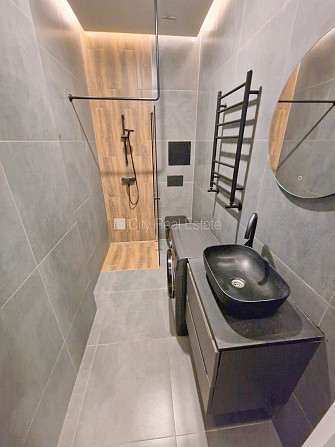 Fasādes māja, renovēta māja, slēgts pagalms, ieeja no ielas, ir lifts, kāpņu telpa pēc Rīga - foto 9