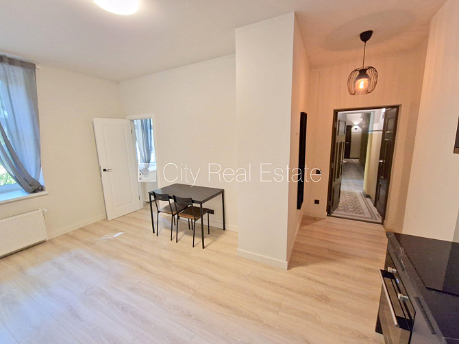 Fasādes māja, renovēta māja, slēgts pagalms, ieeja no ielas, ir lifts, kāpņu telpa pēc Rīga - foto 12