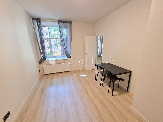 Fasādes māja, renovēta māja, slēgts pagalms, ieeja no ielas, ir lifts, kāpņu telpa pēc Rīga - foto 4