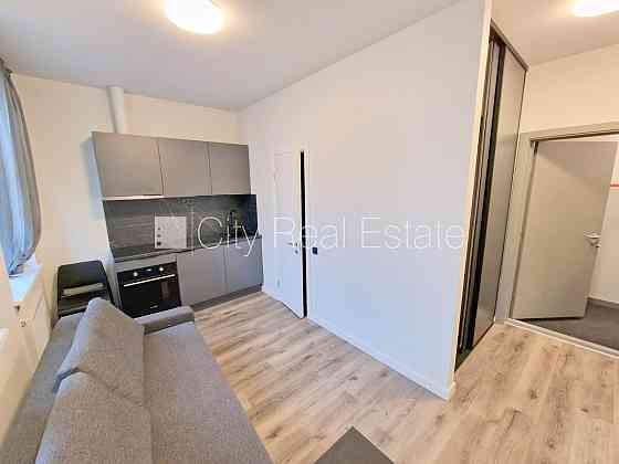 Здание во дворе, реновированный дом, закрытый двор, охраняемый двор, вход с улицы Rīga