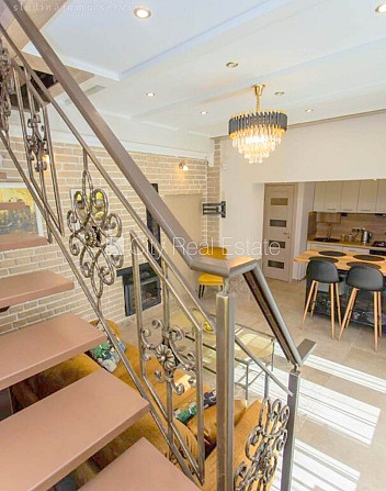 Fasādes māja, zaļā teritorija, slēgts pagalms, ieeja no ielas un pagalma, logi vērsti mājas Rīga - foto 16