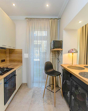 Fasādes māja, zaļā teritorija, slēgts pagalms, ieeja no ielas un pagalma, logi vērsti mājas Rīga - foto 12