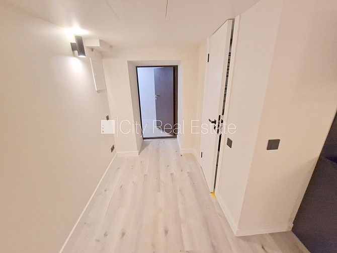 Fasādes māja, renovēta māja, slēgts pagalms, ieeja no ielas, puspagrabs, kāpņu telpa pēc Rīga - foto 10