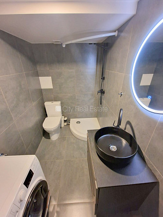 Fasādes māja, renovēta māja, slēgts pagalms, ieeja no ielas, puspagrabs, kāpņu telpa pēc Rīga - foto 7