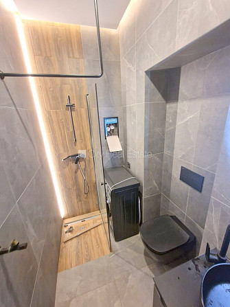 Fasādes māja, renovēta māja, slēgts pagalms, ieeja no ielas, kāpņu telpa pēc kapitālā Rīga - foto 12