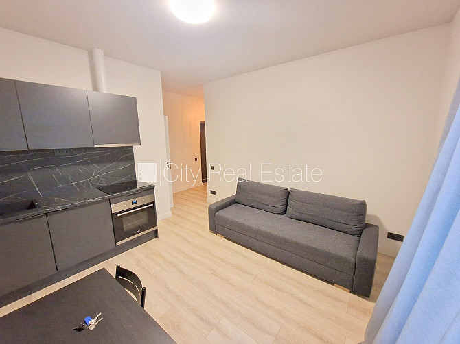 Fasādes māja, renovēta māja, slēgts pagalms, ieeja no ielas, kāpņu telpa pēc kapitālā Rīga - foto 5