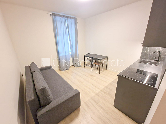 Fasādes māja, renovēta māja, slēgts pagalms, ieeja no ielas, kāpņu telpa pēc kapitālā Rīga - foto 8