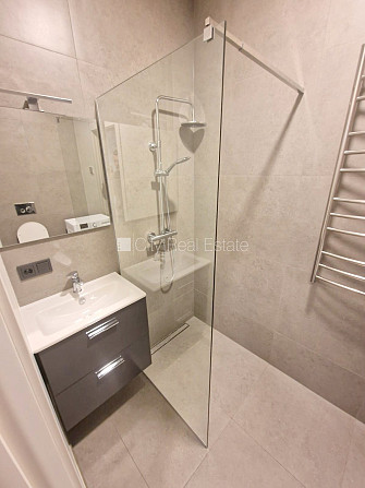 Pagalma ēka, renovēta māja, slēgts pagalms, ieeja no ielas un pagalma, kāpņu telpa pēc Rīga - foto 11