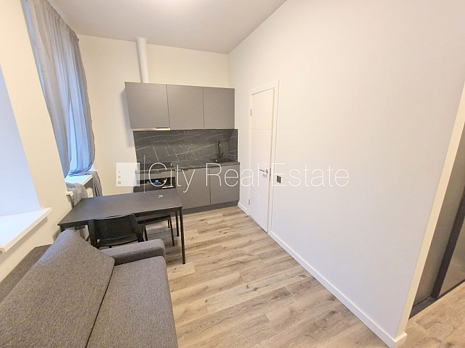 Pagalma ēka, renovēta māja, slēgts pagalms, ieeja no ielas un pagalma, kāpņu telpa pēc Rīga - foto 3