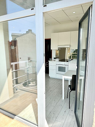 Jaunceltne, fasādes māja, ieeja no ielas, ir lifts, kāpņu telpa pēc kosmētiskā remonta, Rīga - foto 12