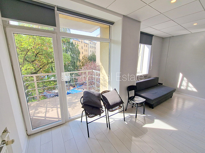 Jaunceltne, fasādes māja, ieeja no ielas, ir lifts, kāpņu telpa pēc kosmētiskā remonta, Rīga - foto 10