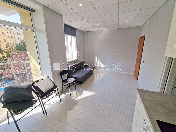 Jaunceltne, fasādes māja, ieeja no ielas, ir lifts, kāpņu telpa pēc kosmētiskā remonta, Rīga - foto 8