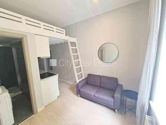 Здание во дворе, реновированный дом, закрытый двор, вход с улицы и со двора, Rīga