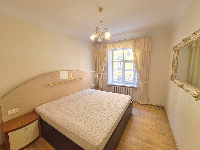 Fasādes māja, renovēta māja, labiekārtota apzaļumota teritorija, bruģēts piebraucamais Rīga - foto 11