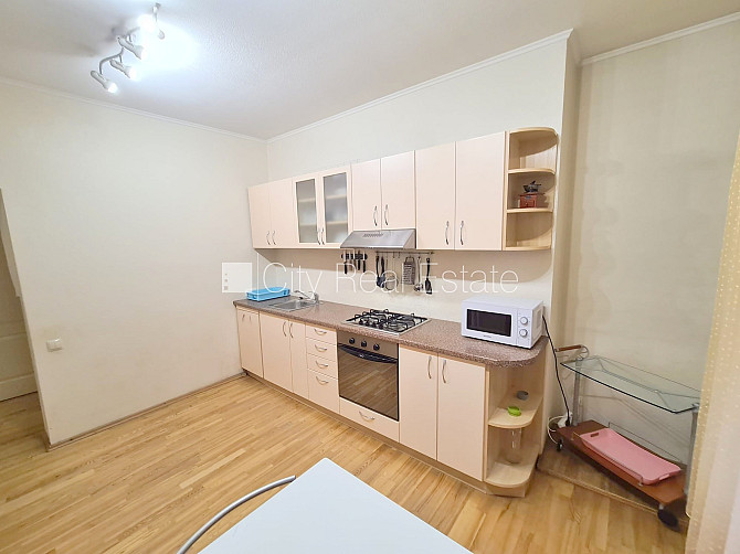 Fasādes māja, renovēta māja, labiekārtota apzaļumota teritorija, bruģēts piebraucamais Rīga - foto 20