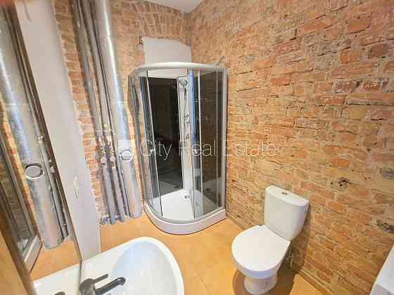 Фасадный дом, реновированный дом, благоустроенная озеленённая территория, Rīga