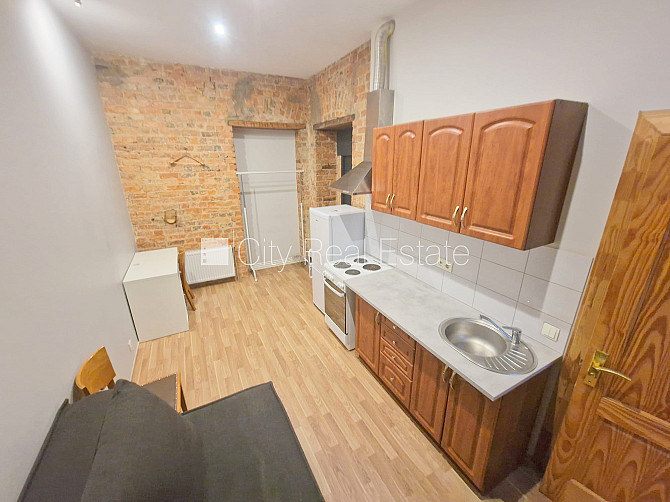 Fasādes māja, renovēta māja, labiekārtota apzaļumota teritorija, slēgts pagalms, ieeja no Rīga - foto 9