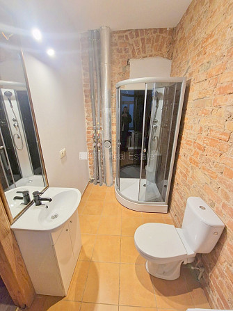 Fasādes māja, renovēta māja, labiekārtota apzaļumota teritorija, slēgts pagalms, ieeja no Rīga - foto 6