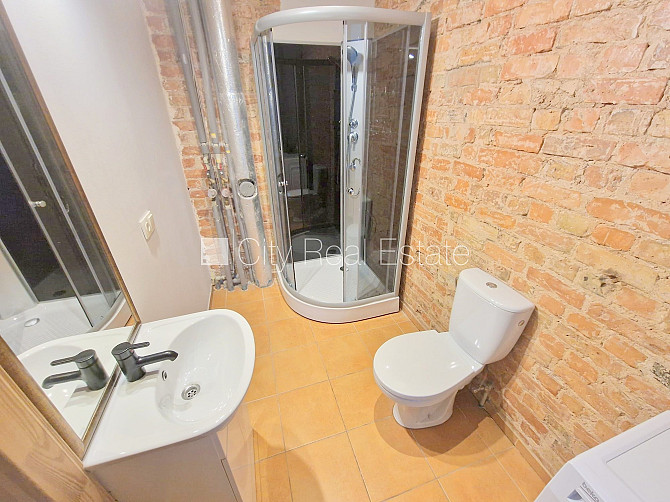 Fasādes māja, renovēta māja, labiekārtota apzaļumota teritorija, slēgts pagalms, ieeja no Rīga - foto 11