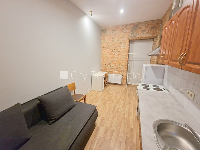 Fasādes māja, renovēta māja, labiekārtota apzaļumota teritorija, slēgts pagalms, ieeja no Rīga - foto 12