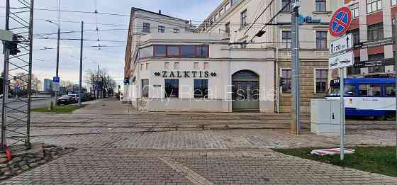 Земля в собственности, фасадный дом, на подвальном этаже доступно кладовое Rīga