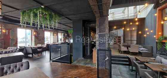 Земля в собственности, фасадный дом, на подвальном этаже доступно кладовое Rīga