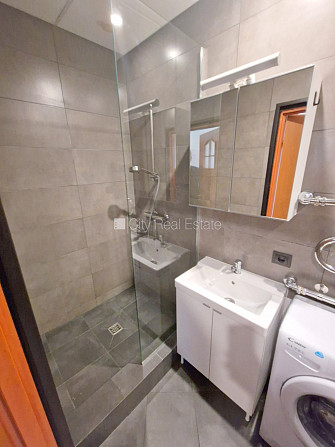 Jaunceltne, fasādes māja, slēgts pagalms, ieeja no ielas, ir lifts, kāpņu telpa pēc Rīga - foto 13