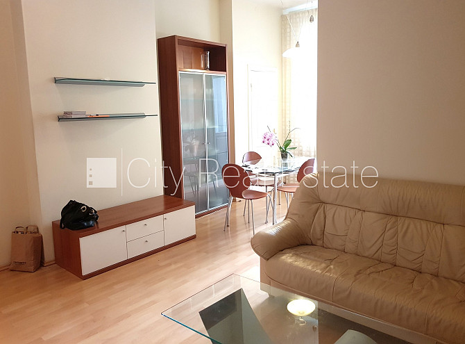 Pagalma māja, renovēta māja, fasāde ar dekoratīvo ķieģeļu apdari, slēgts pagalms, Rīga - foto 2