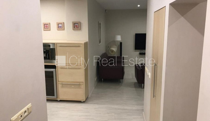 Fasādes māja, vieta automašīnai, kāpņu telpa pēc kosmētiskā remonta, istabas izolētas, Rīga - foto 6