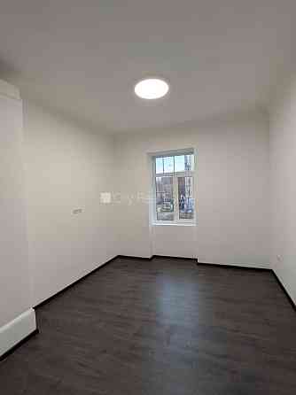 Дом во дворе, благоустроенная озеленённая территория, студио, кухня объединена с Rīga