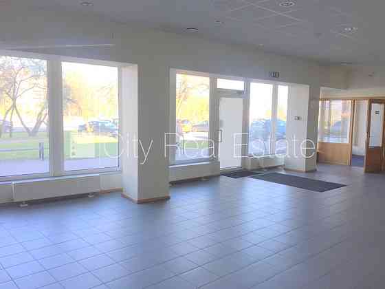 Фасадный дом, плата за обслуживание одного квадратного метра в  месяц 1.6 EUR, вход с Rīga