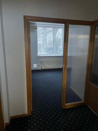 Fasādes māja, viena kvadrātmetra apsaimniekošanas maksa mēnesī  1.6 EUR, ieeja no ielas, logi Rīga - foto 6