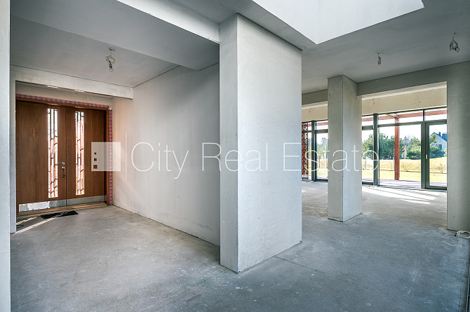 Privātmāja, labiekārtota apzaļumota teritorija, bruģēts piebraucamais ceļš, slēgta Rīga - foto 12