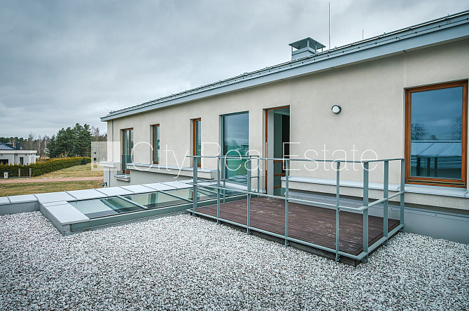 Privātmāja, labiekārtota apzaļumota teritorija, bruģēts piebraucamais ceļš, slēgta Rīga - foto 19