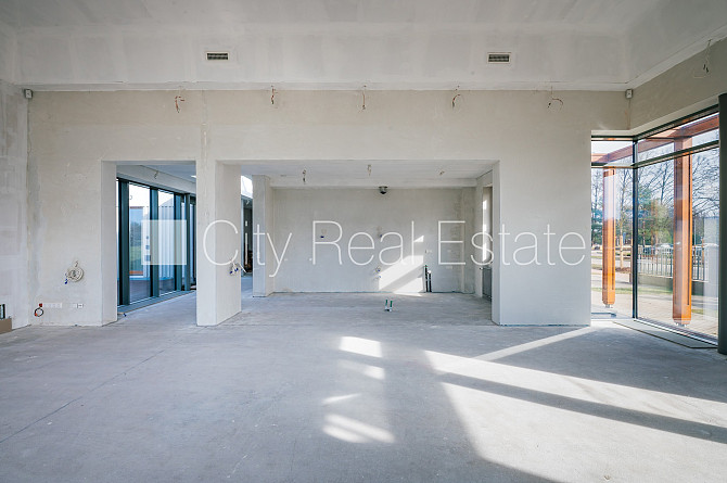 Privātmāja, labiekārtota apzaļumota teritorija, bruģēts piebraucamais ceļš, slēgta Rīga - foto 10