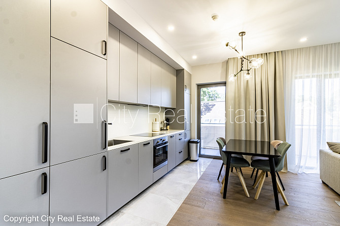 Jaunceltne, labiekārtota apzaļumota teritorija, slēgts pagalms, iežogota teritorija ar metāla Jūrmala - foto 3