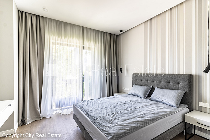 Jaunceltne, labiekārtota apzaļumota teritorija, slēgts pagalms, iežogota teritorija ar metāla Jūrmala - foto 9